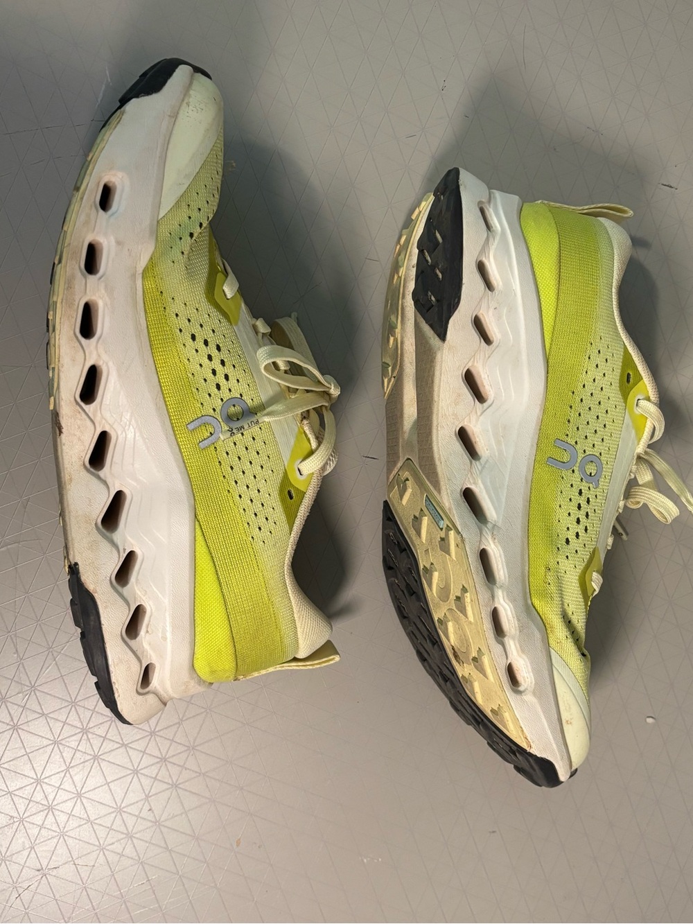 On Cloudsurfer Trail 2 in Ivory | Lime size 8 - Picture 6 of 8